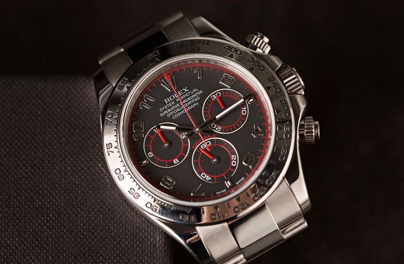 rolex daytona features